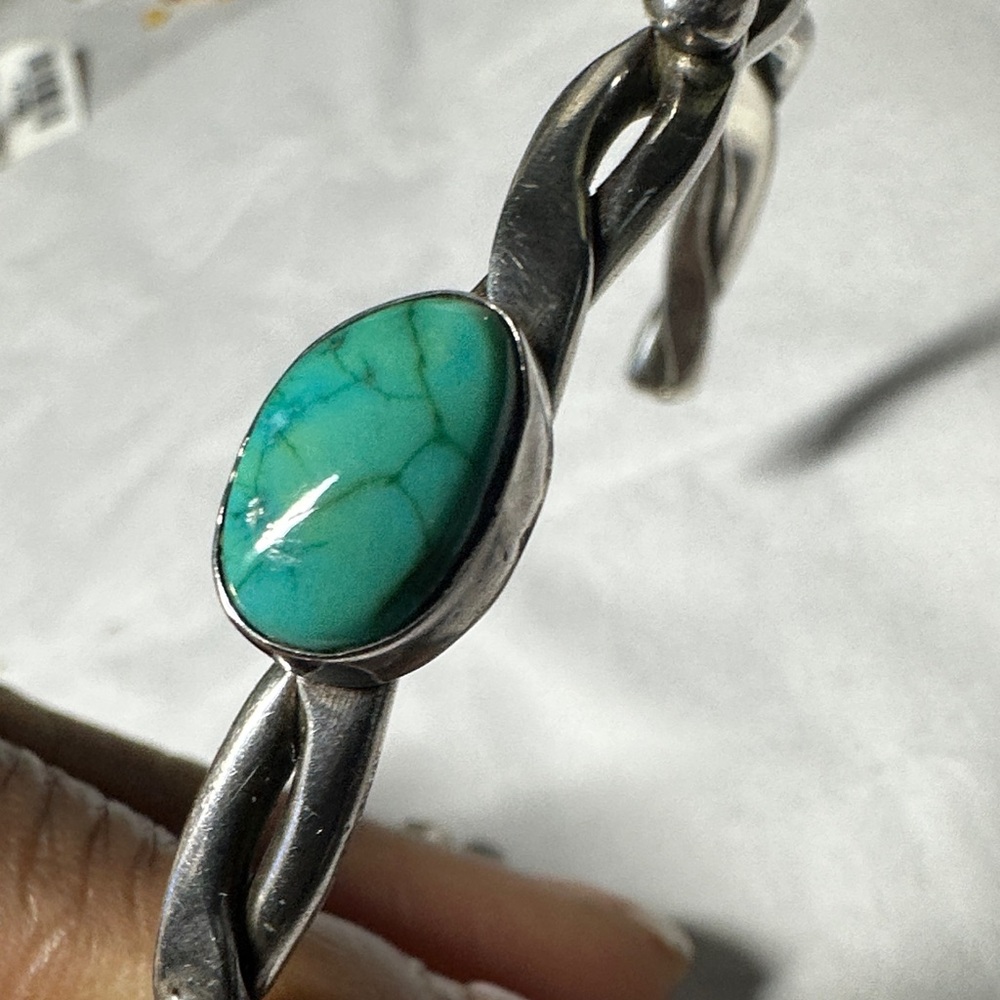 Vintage southwestern style Silver and Turquoise Women's Bracelet - Picture 4 of 8